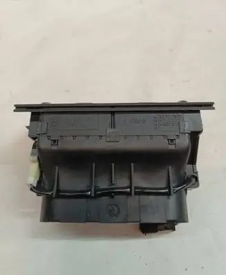 BMW 5 E39 Dash center air vent grill 8376150