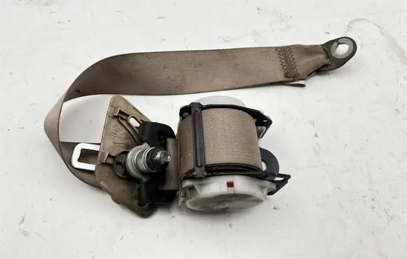 Toyota Land Cruiser (J120) Third row seat belt 0432034