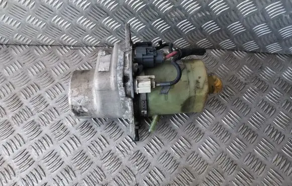 Ford Focus Power steering pump 4M513K514CB