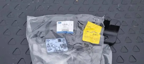 Ford Kuga II Headlight/headlamp mounting bracket CV44-17E841-BA 5238309