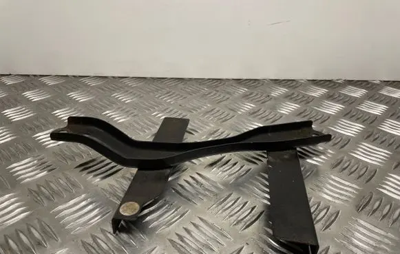 Toyota Avensis T270 Battery bracket 