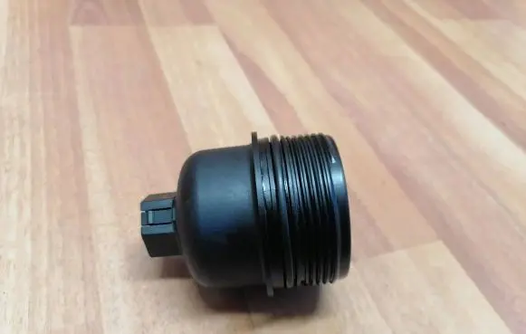 Opel Vivaro Oil filter cover 7701476503 4431216 1520100Q0A
