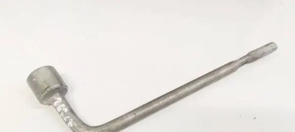 Mitsubishi Grandis Wheel nut wrench 