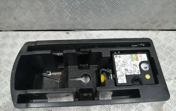 Renault Captur Spare wheel section trim 