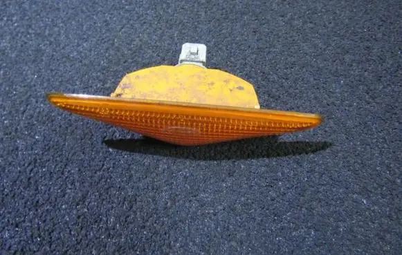 Ford Focus Front fender indicator light
