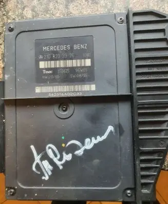 Mercedes-Benz E W211 Comfort/convenience module 2108203926 335625 5625TBA02C33