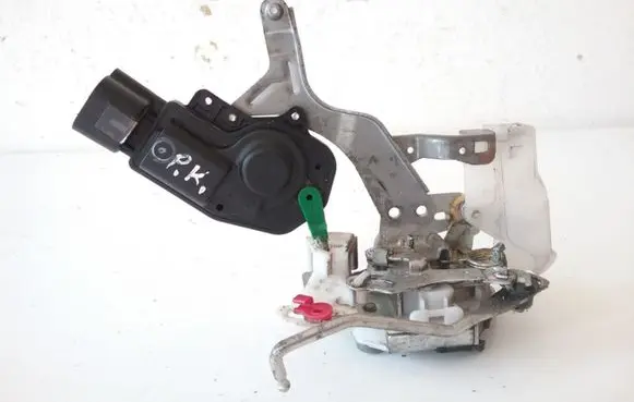 Toyota Aygo AB10 Front door lock 126K1013