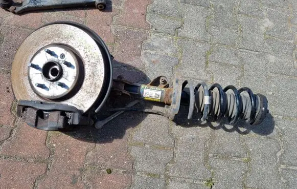 Opel Mokka Front wheel hub spindle knuckle 95353835