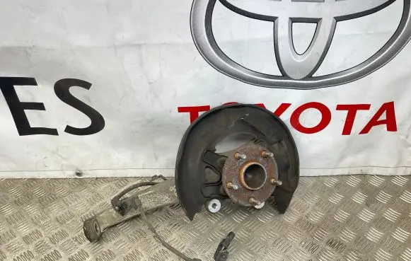 Lexus IS III XE30 Front wheel hub GC2R 8954430040 W0054150609