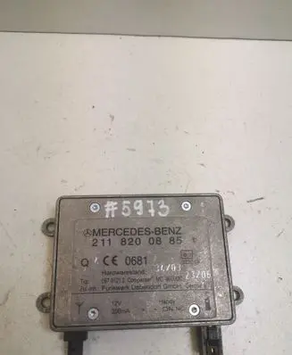 Mercedes-Benz Vito Viano W639 Aerial antenna amplifier A2118200885