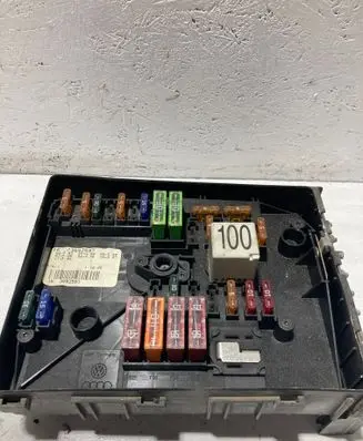 Volkswagen Jetta V Fuse module 1K0937125A 017183071