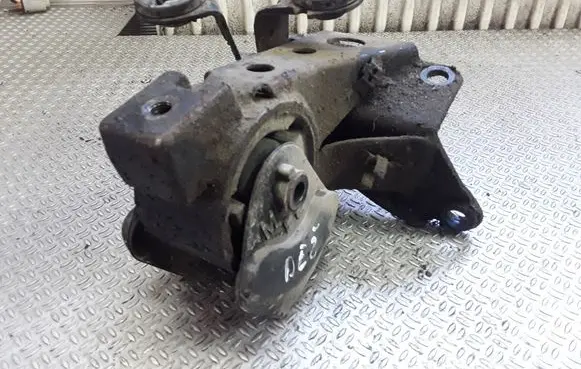 Nissan X-Trail T30 Gearbox mount