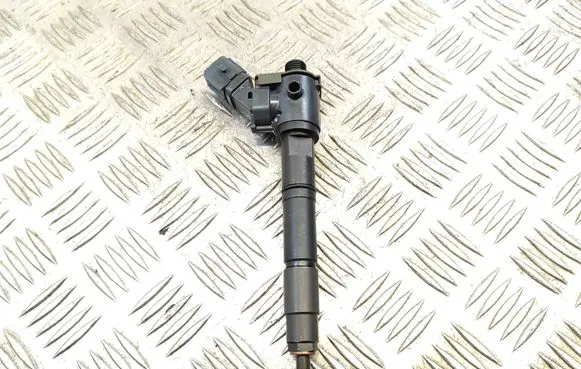 Volvo XC40 Fuel injector 31452115