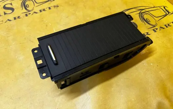Renault Megane IV Central console drawer/shelf pad 3347000IND