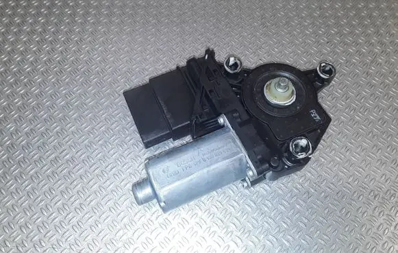 Volkswagen Golf Plus Rear door window regulator motor 5M0839401C