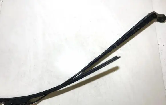 Front wiper blade arm
