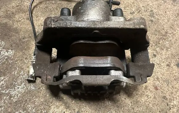 BMW 3 E46 Front brake caliper 5724300