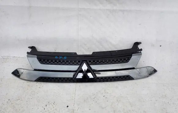 Mitsubishi Outlander Front bumper upper radiator grill