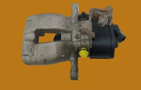 Volkswagen PASSAT B6 Front brake caliper