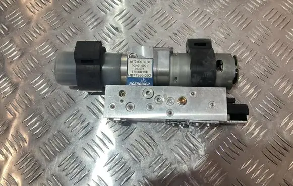 Mercedes-Benz SLK R172 Convertible roof hydraulic pump A1728000030