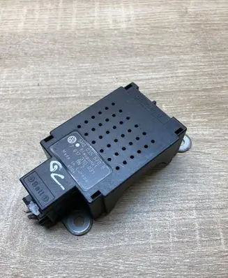 Volkswagen Golf VI Aerial antenna amplifier 5M0035570B 7617310031