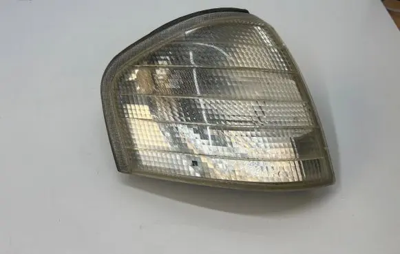 Mercedes-Benz 190 W201 Front bumper turn signal 
