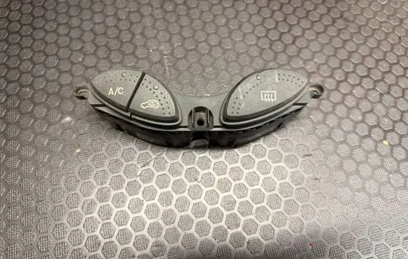 Ford Focus Windscreen/window heater switch 98AG19A945BF E030999