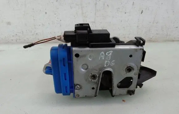 Audi A8 S8 D2 4D Rear door lock 4D0839016