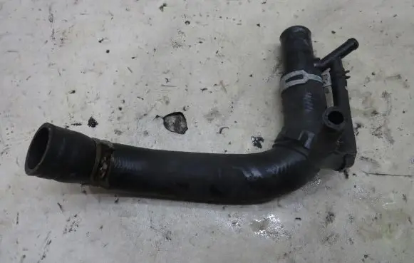 Toyota RAV 4 (XA40) Intercooler hose/pipe