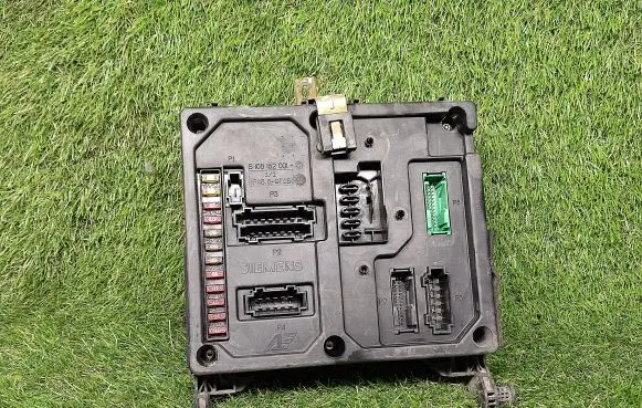 Ford Galaxy Fuse module 7M0962258H