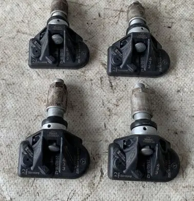 Audi A4 S4 B5 8D Tire pressure control unit A0009054104