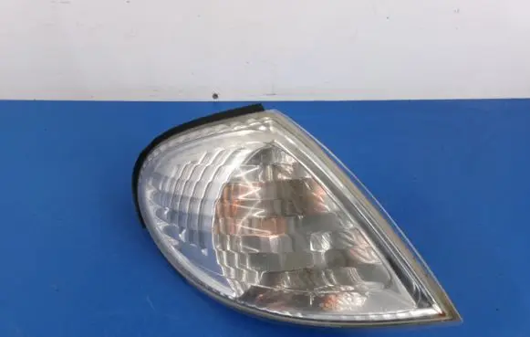 Nissan Almera Tino Front indicator light