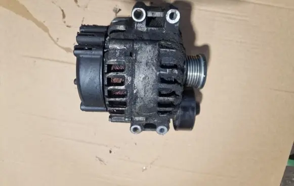 BMW 5 E60 E61 Generator/alternator 7521178