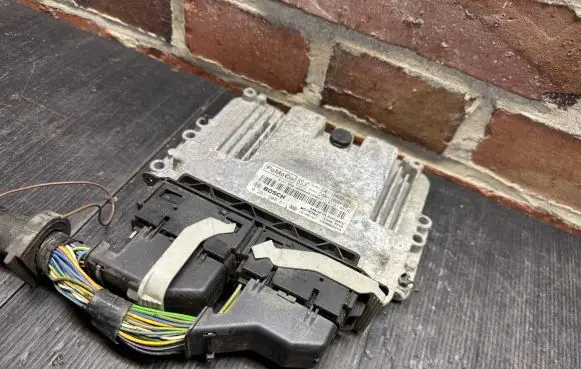 Ford Focus Engine control unit/module CV6A12B684BB 0261S08811 CV6112A650ANC