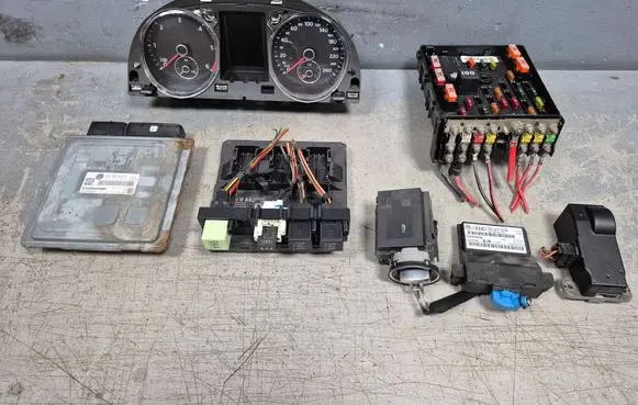 Volkswagen PASSAT B7 Engine control unit/module 03L907425C