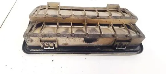 Volkswagen PASSAT CC Dash center air vent grill