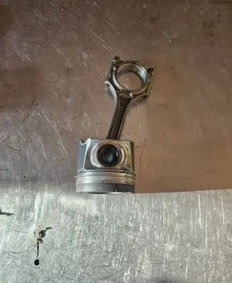 Volvo V60 Piston with connecting rod 82L175