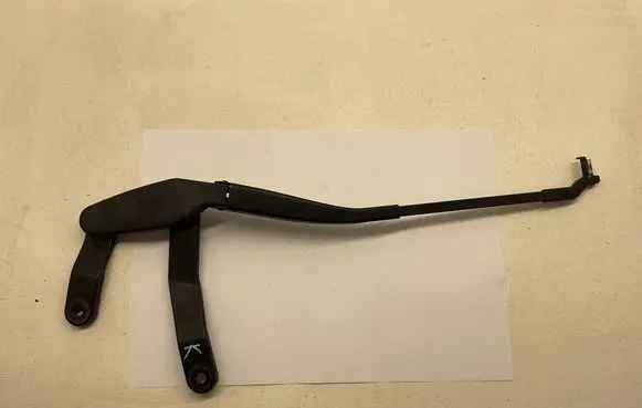 Mercedes-Benz E W212 Windshield/front glass wiper blade 3392125722 79536