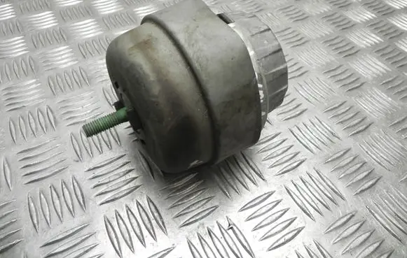 Engine mount bracket