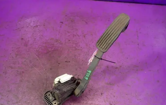 Volvo S60 Accelerator throttle pedal