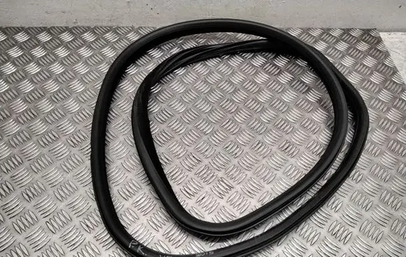Volvo V70 Front door rubber seal