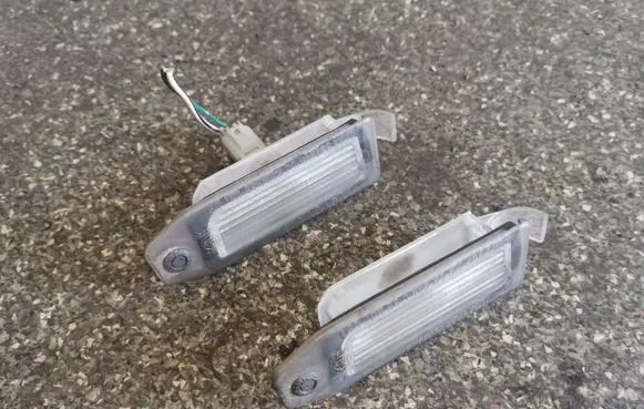 Toyota Avalon XX20 Number plate light