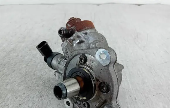BMW 3 E90 E91 Fuel injection high pressure pump 781069607
