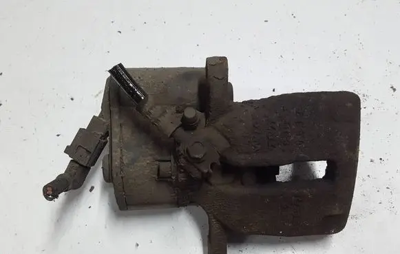 Volkswagen PASSAT B7 Brake caliper pad carrier rear 