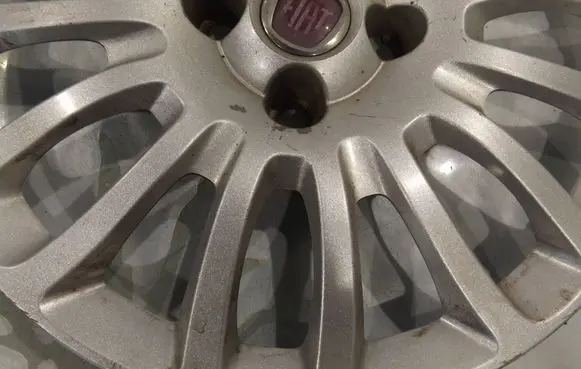 Fiat Grande Punto R15 wheel hub/cap/trim 