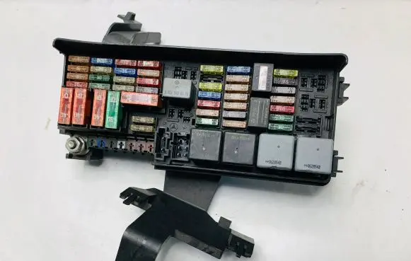 Mercedes-Benz R W251 Fuse box set A1645402372