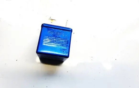 Volkswagen PASSAT B5.5 Other relay 8a0951253 899587