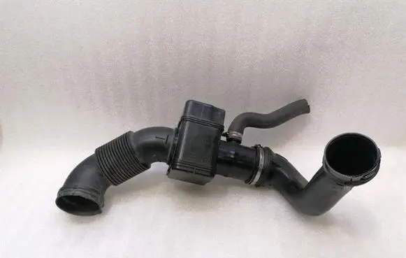 Land Rover Range Rover Sport L494 Intercooler hose/pipe FPLA9C619AD