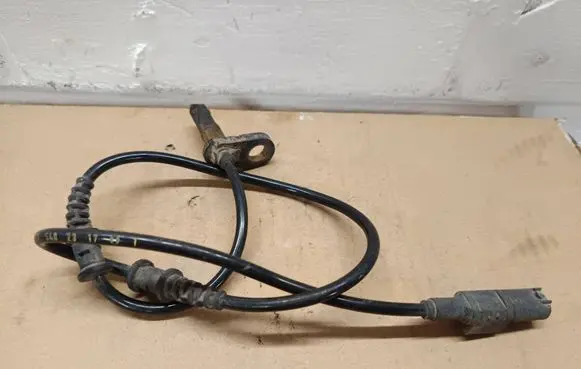 Mercedes-Benz E W211 ABS brake wheel speed sensor A2115402317