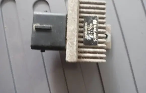 Peugeot 308 Glow plug pre-heat relay 9640469680
